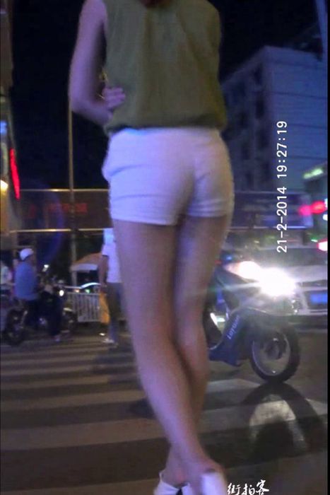 [街拍客视频]jx0089 白色高跟鞋大长腿超短白裤美女