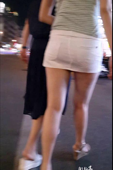 [街拍客视频]jx0378 白色包臀裙嫩白美腿MM