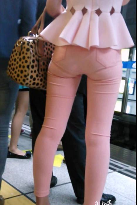 [街拍客视频]jx0400 地铁遇到的极品粉色紧身裤少妇