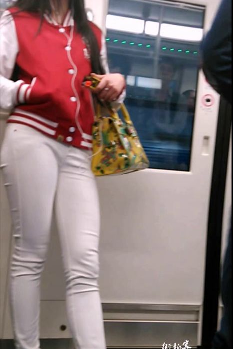 [街拍客视频]jx0496 地铁极品丰臀白裤女孩