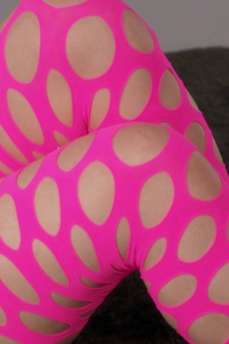 [legsjapan视频完美版]ID0131 YukariToudou-6-Hot Pink Hole Leggings Foot Cum--性感提示：睡衣开