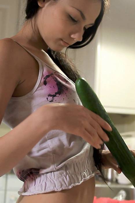 [WowGirls高清写真视频]ID0070 WowGirls - Unreal Cucumber - Jasmin [1080p]